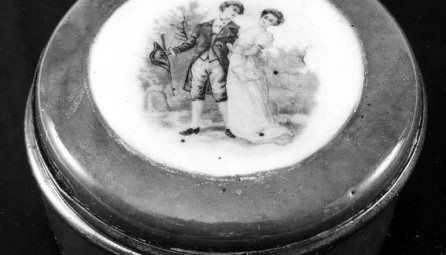Pudrinė. Vakarų Europa, XIX a. Skersmuo – 6 cm. LDM TK-1299